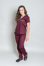 conjunto-pijama-cirurgico-feminino-sarja-vinho-com-vies-branco-5